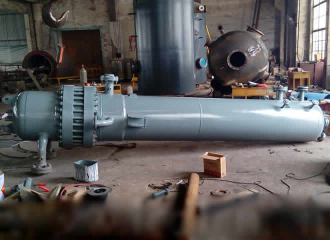 低高压加热器,高加热器,疏冷螺管,低压加热器工作原理,低压加热器技术,节能装置,锅炉,电力设备,U型管,汽轮机,加热装置