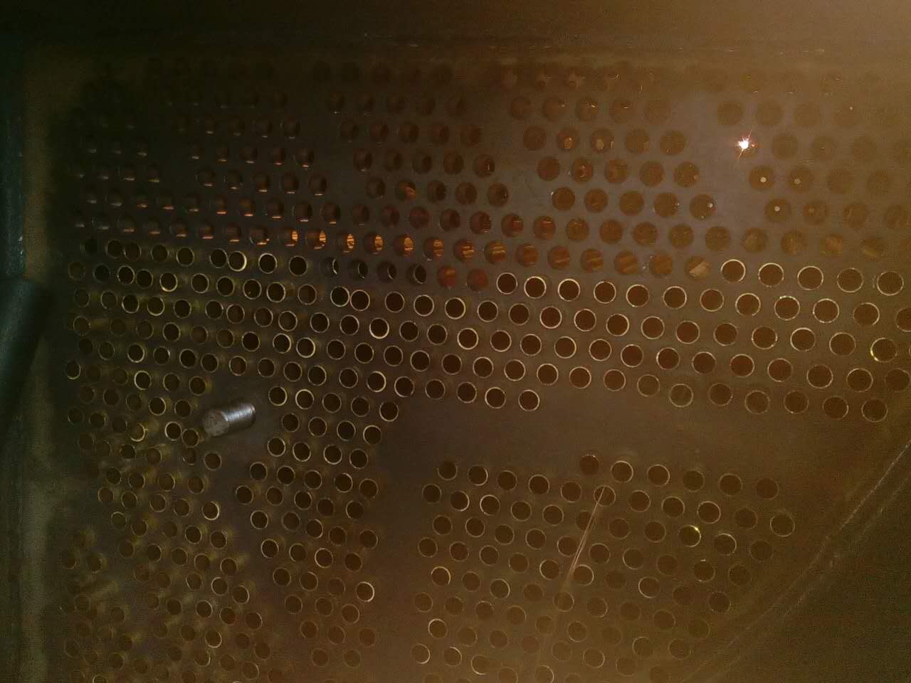 凝汽器现场制作穿铜管换管图1