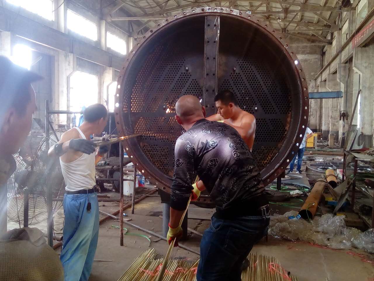 凝汽器现场制作穿铜管换管图16